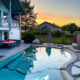 Abendstimmung am Bio.Design-Pool