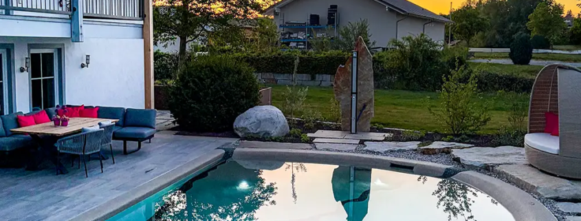 Abendstimmung am Bio.Design-Pool