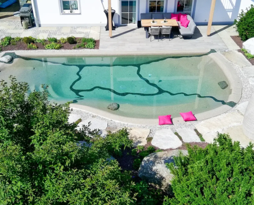 Bio.Design Pool mit Terrassenanschluss
